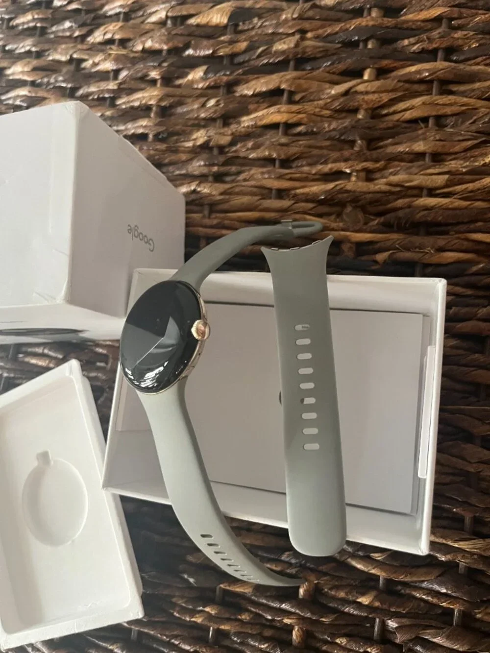 Google Pixel Watch Wifi in Original Box in Gold/Hazel